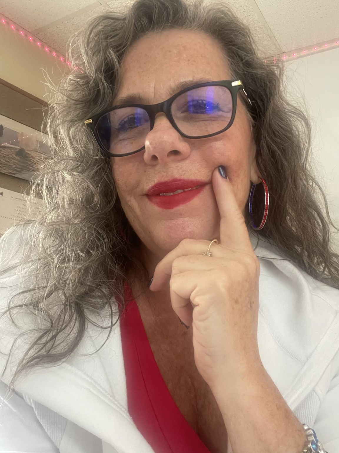 Loretta's original selfie before using Avtr